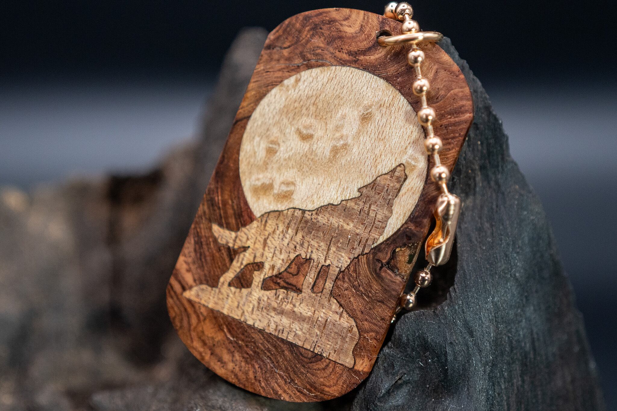 【最高峰の瘤材】ホンジュラスローズウッド瘤杢 ドッグタグ 象嵌 月と狼