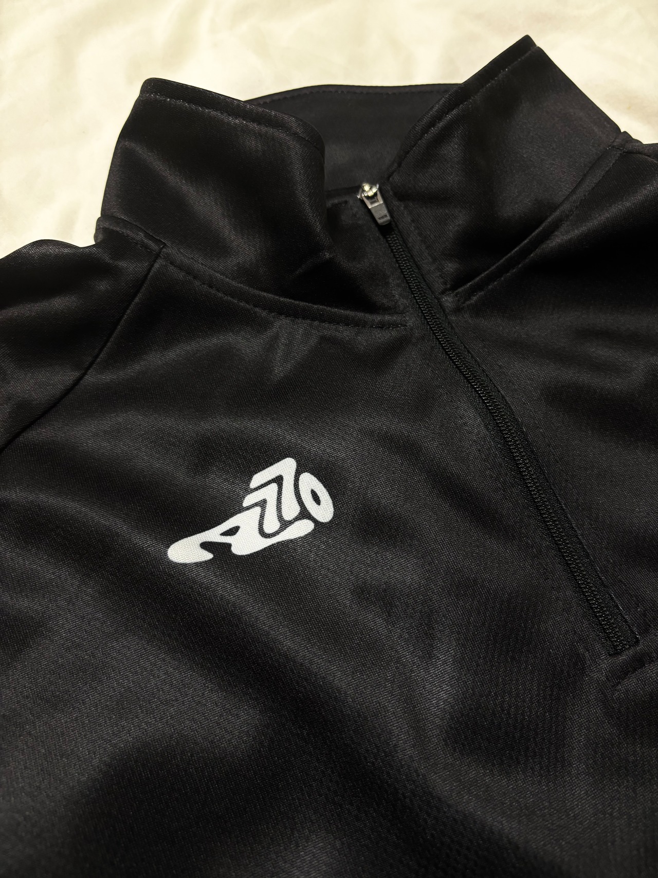 Kicks Logo Half Zip - black