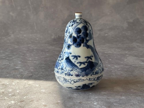 有田焼 福泉窯  染付微塵唐草間取松竹梅瓢箪型蓋物