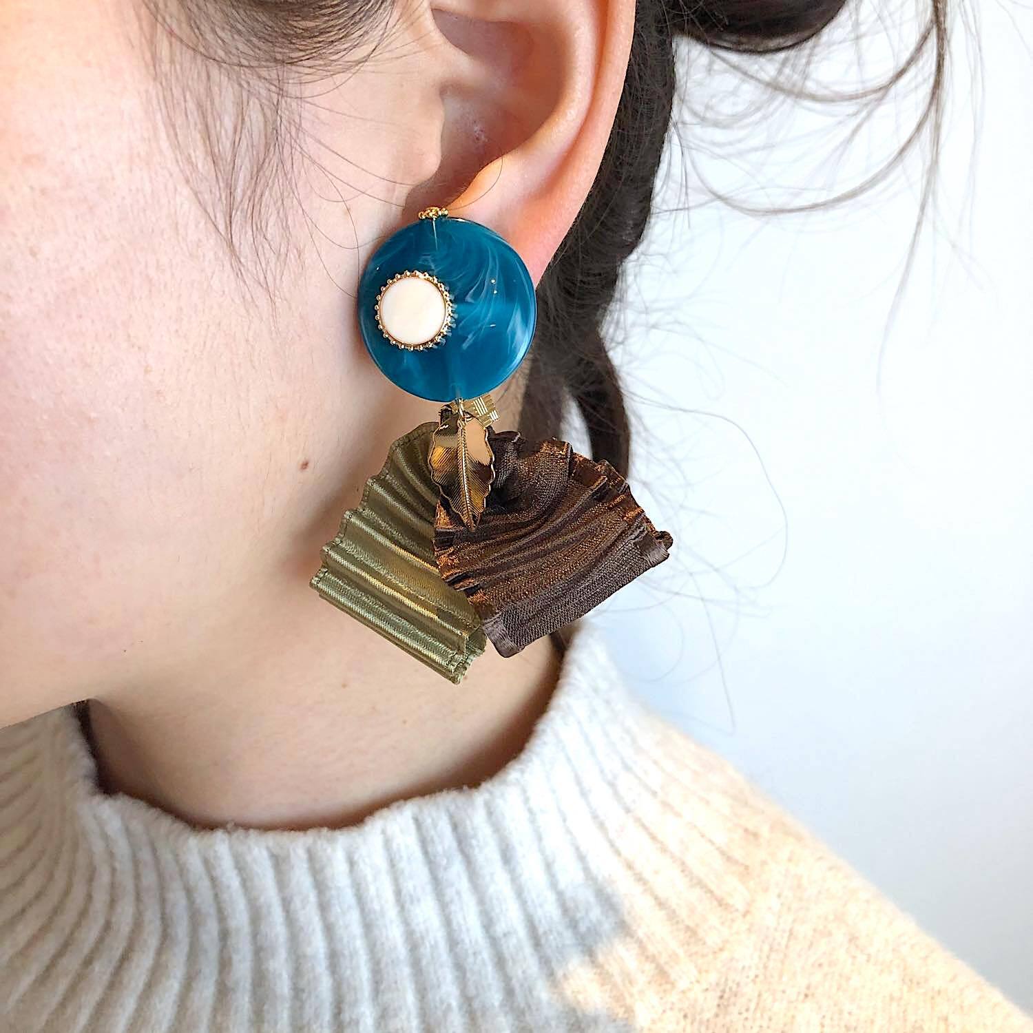 シックなプリーツリボンの〈ピアス/イヤリング〉 | Dua-アクセサリー