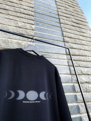 MAGNUM WEIGHT OVERSIZED GRAPHIC LONG-SLEEVE TEE  " Black Moon "
