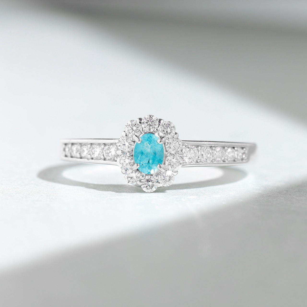 オーバルカット パライバトルマリン リング pt900 / 0.140ct / DA 0.330ct