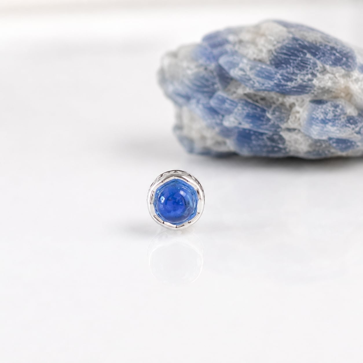 澄んだ青の石 カイヤナイト 藍晶石 天然石 ボディピアス 14G 16G 18G