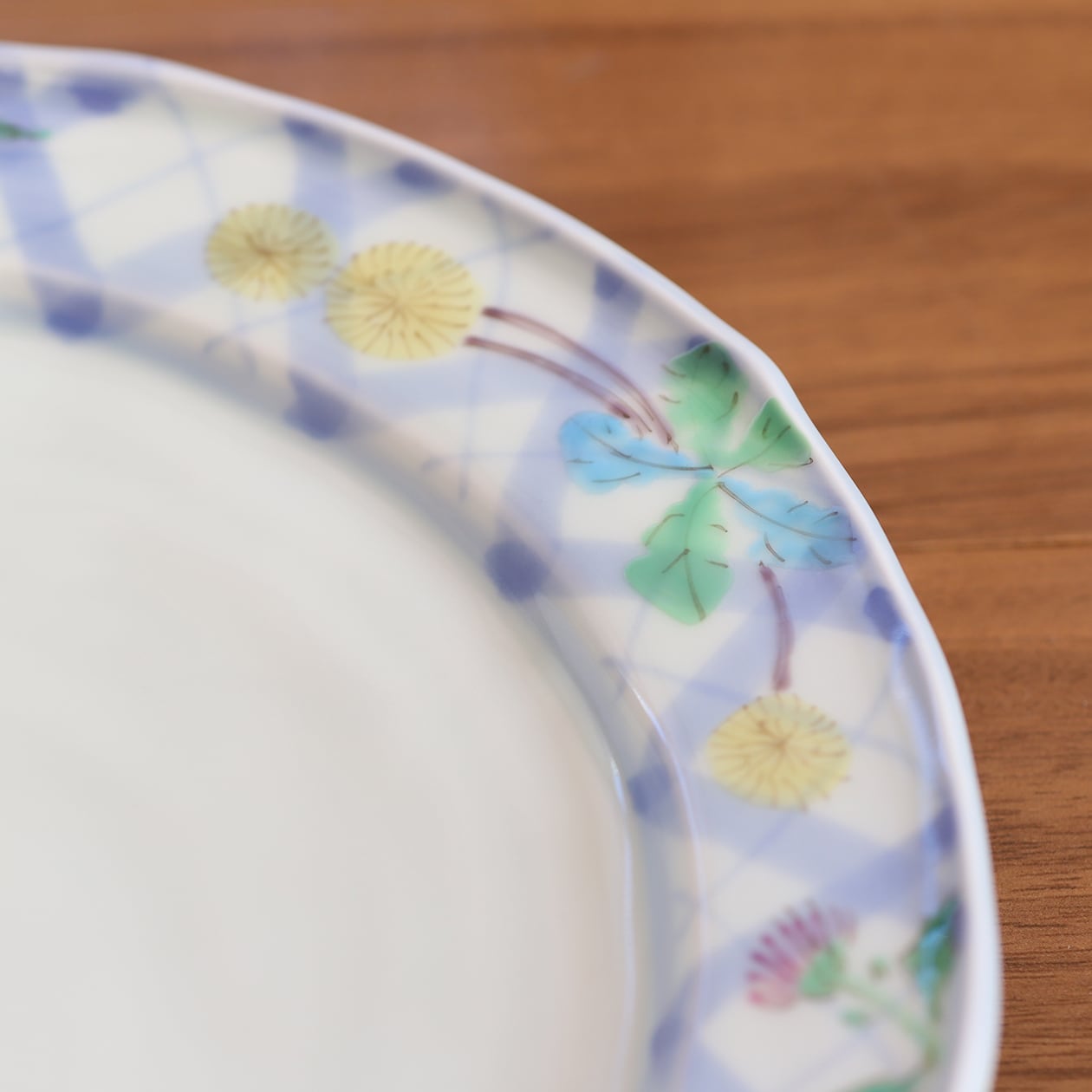 うつわ藍水 ｜ 8寸皿（約25㎝）格子小花 ｜ 波佐見焼 | にっこう生活