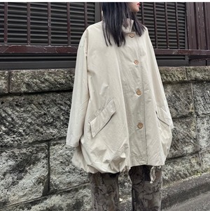 -boutique francaise- hi-neck design half coat