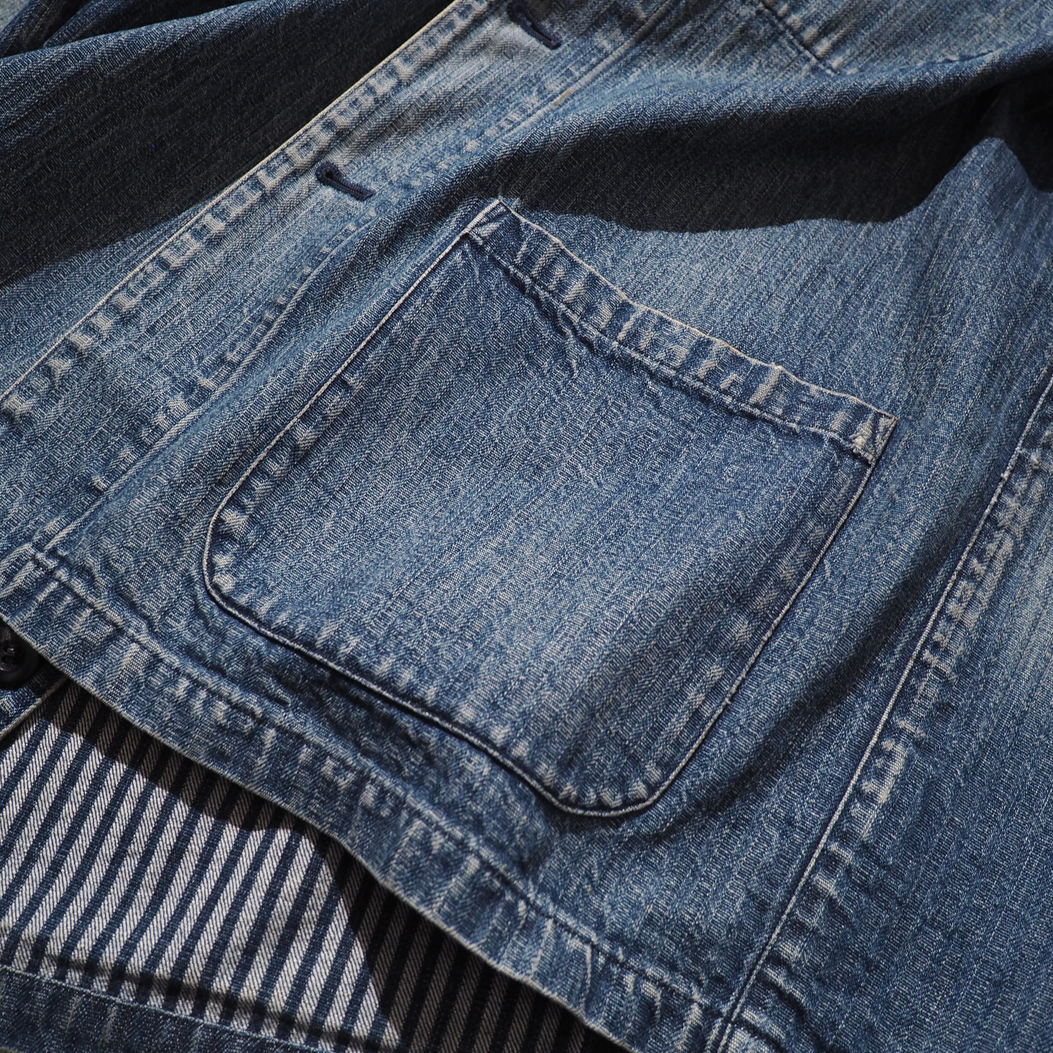 1990s " New Yorker " Beautiful Aging Indigo Denim vintage Cover All jacket