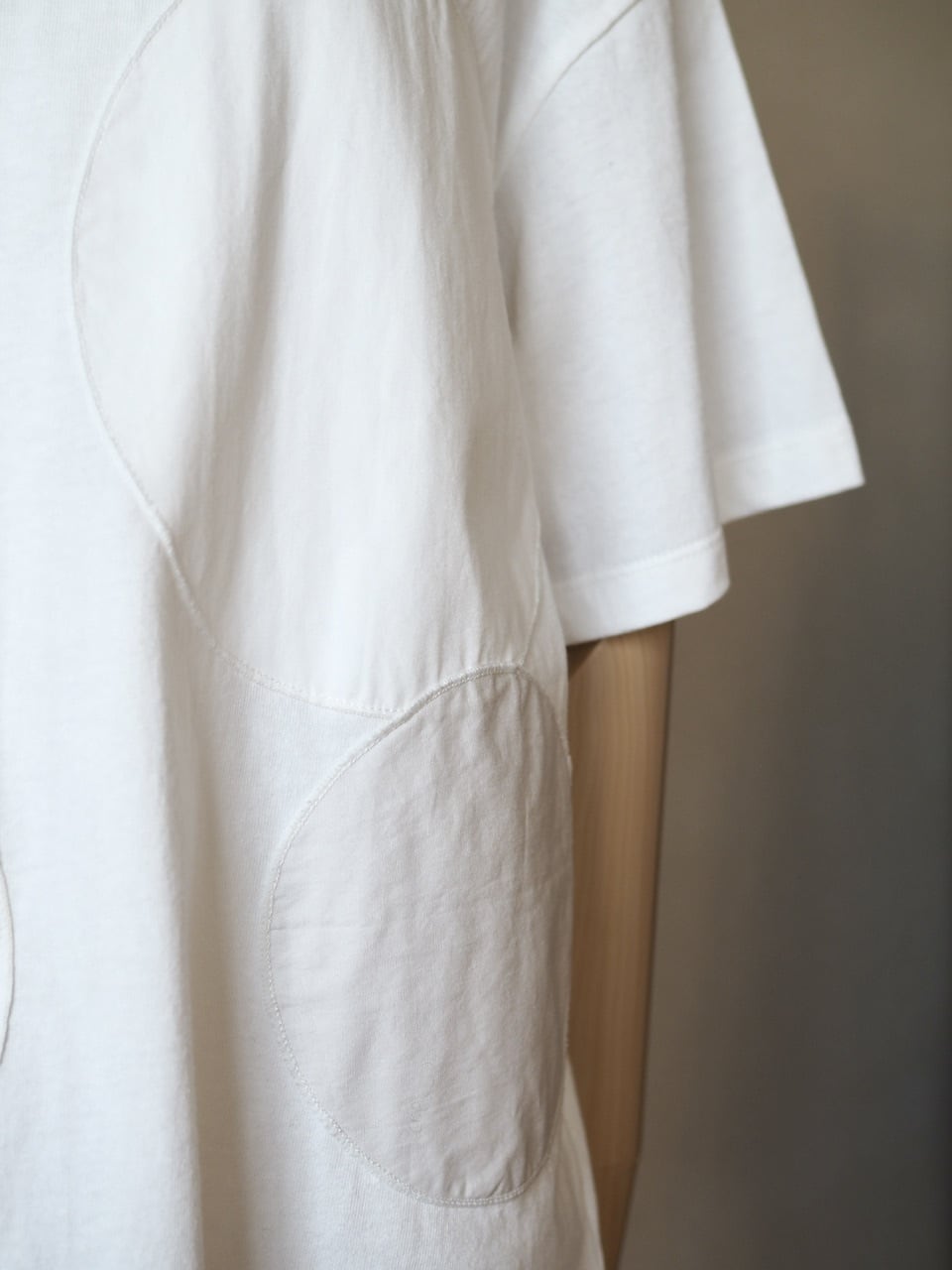 【関税込み】ANONYMOUS CLUB ホワイト アップリケ Tシャツ サークルアップリケTシャツ <ホワイト> | SoaSoah