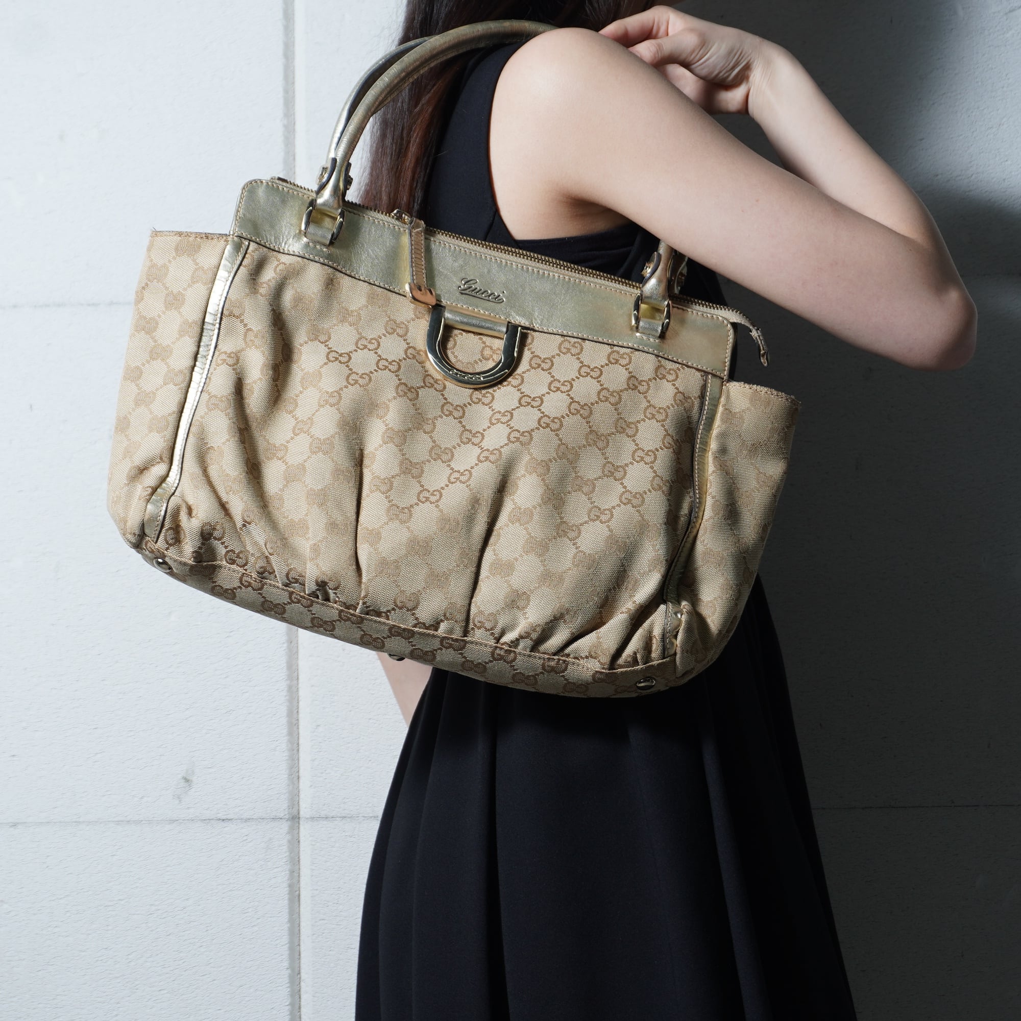 GUCCI】グッチ ロゴチャームキャンバス・レザーワンショルダーバッグ