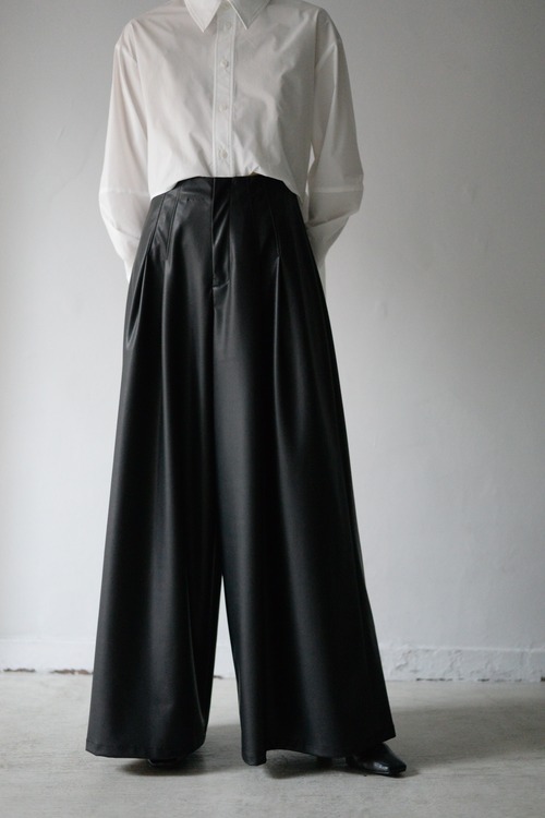 KH / tucked wide pants (black)