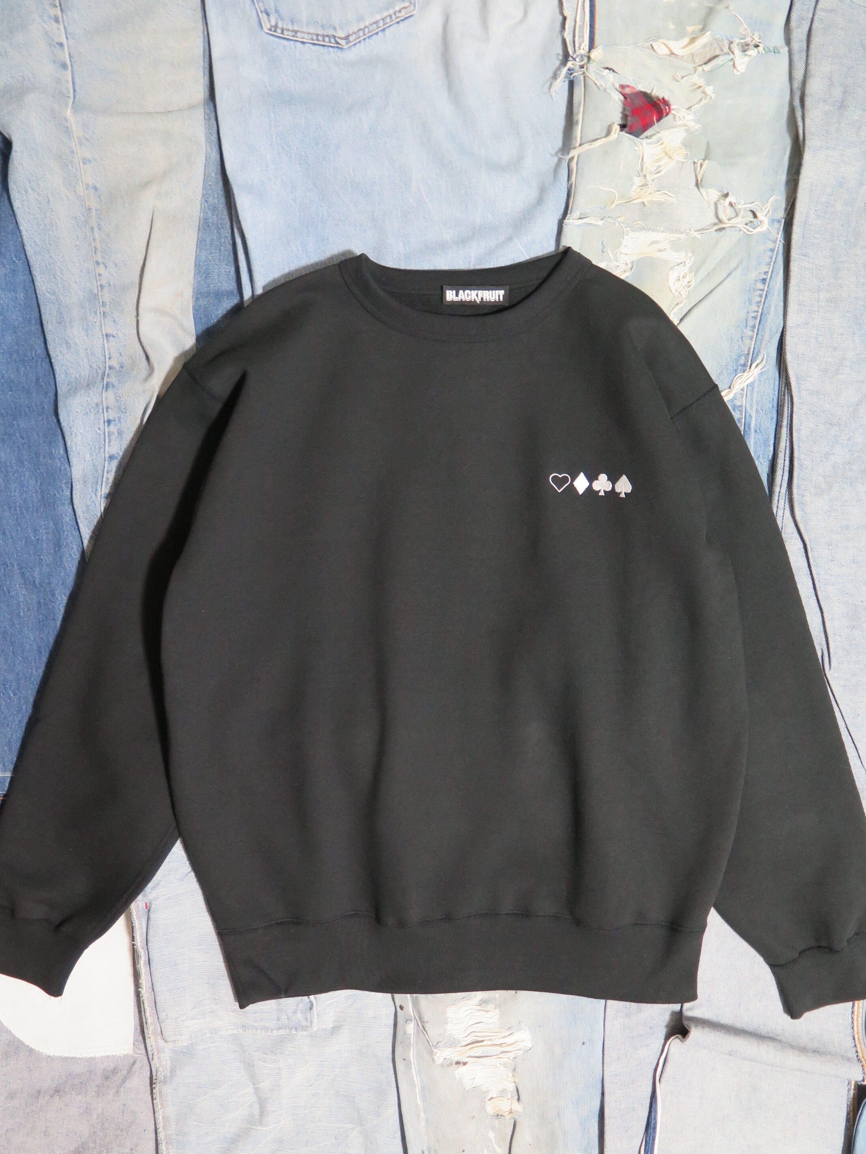 ♡♦︎♣︎♠︎” EMBROIDERY SWEAT SHIRT | BLACKFRUIT