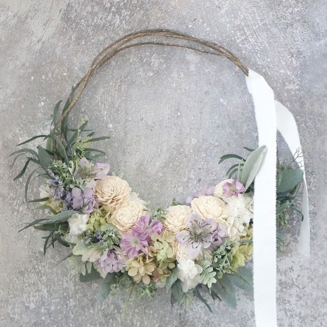 リースブーケ 新生という花言葉のユーカリニコリが お二人の結婚と新生活をお祝いするリースブーケ アトリエ ペルル 花嫁さまの理想を叶える 素敵な ブーケと装花 リースブーケ 新生という花言葉のユーカリニコリが お二人の結婚と新生活をお祝いするリースブーケ アトリエ ペルル 花嫁さまの理想を叶える 素敵な ブーケと装花