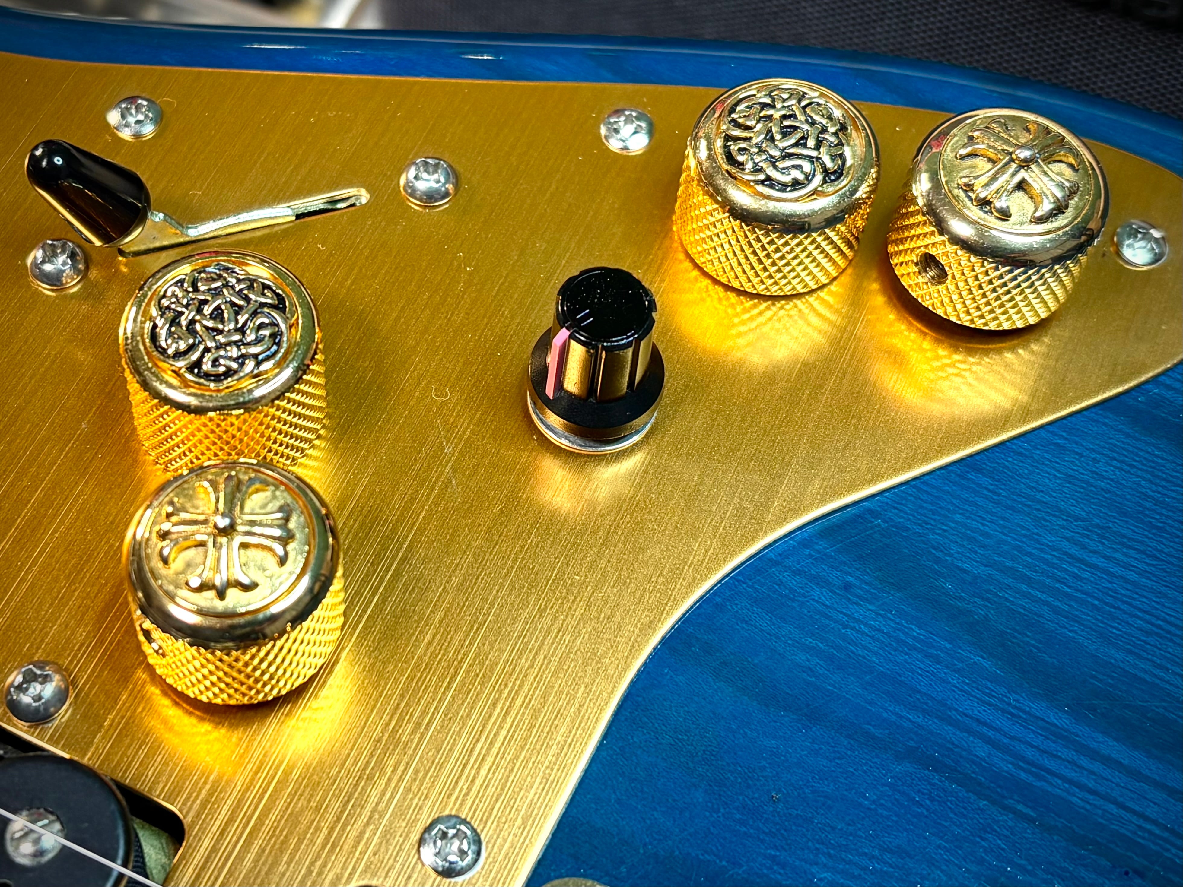 RESTOMOD】80's Tokai BODY / 20's Fender NECK / DiMarzio PICKUPS ST