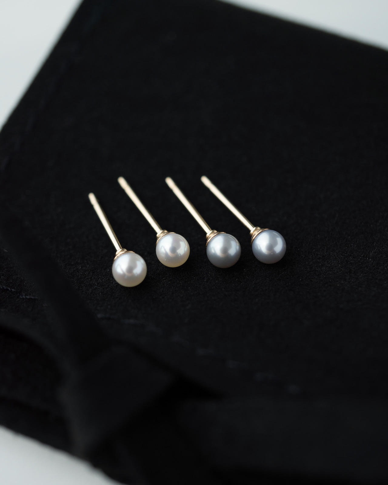 極小パールピアス-Gray／K14GF