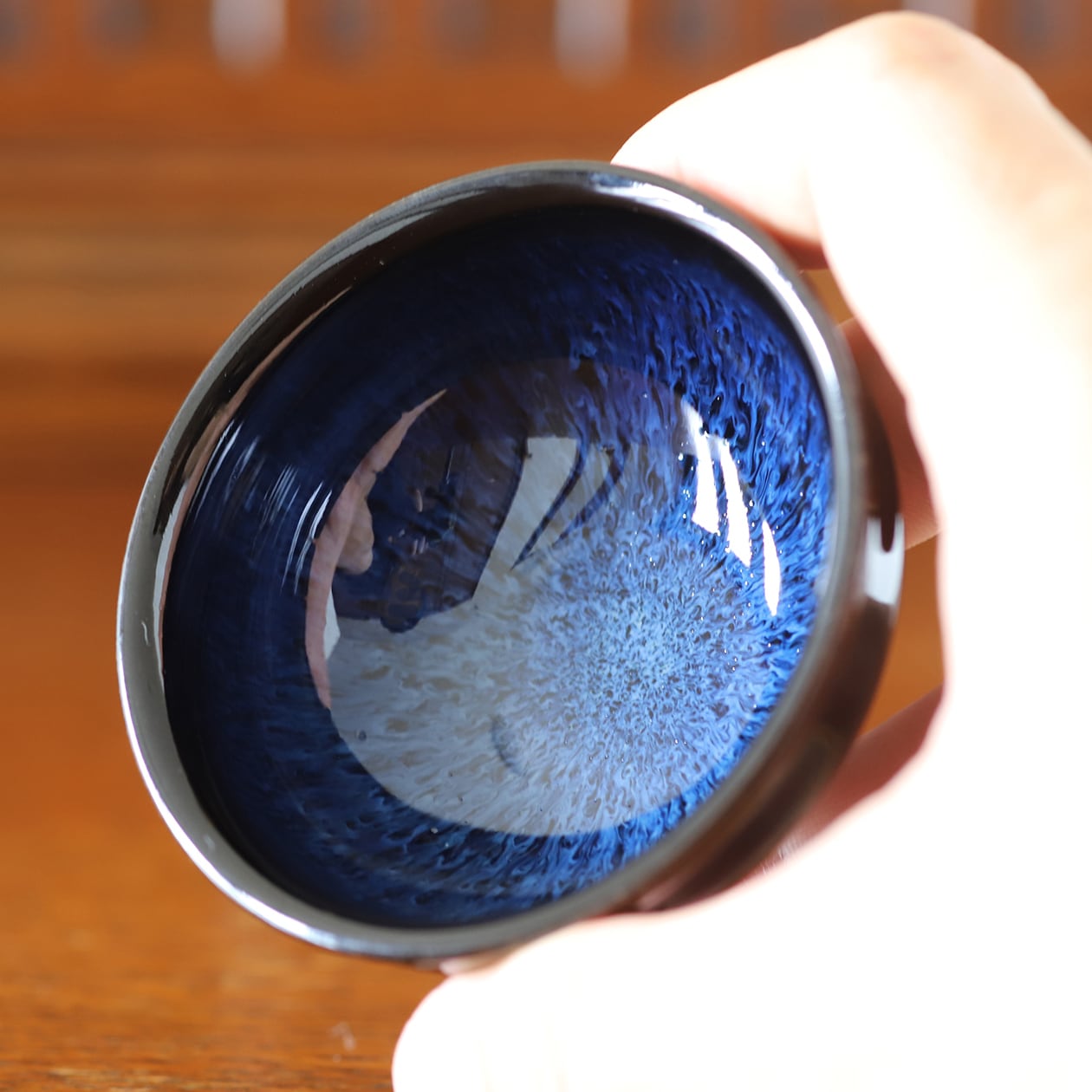 青木清晃 ｜ ぐい吞み 天目「宙」（一点物） ｜ 青木龍山窯・有田 | に