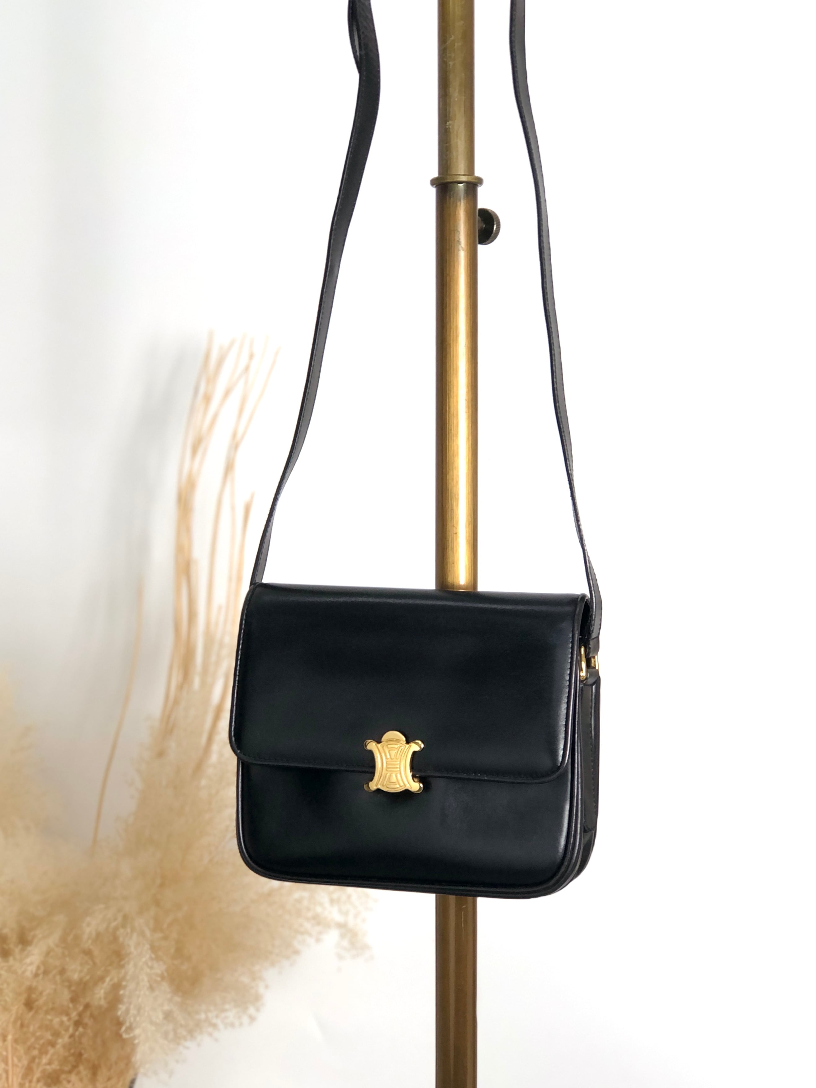 CELINE セリーヌ ヴィンテージ マカダム トリオンフ ゴールド金具 フラップ ワンショルダーバッグ レザー 本革 ブラック 黒 レディース メンズ ユニセックス CELINE セリーヌ ヴィンテージ マカダム トリオンフ ゴールド金具