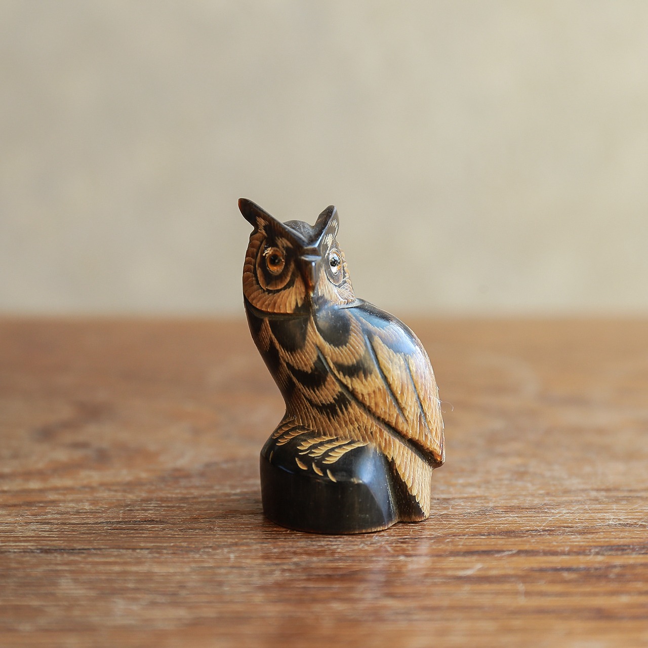 水牛の角で作られたフクロウ 12