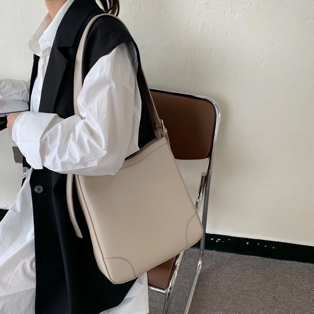 シンプルトートバッグ