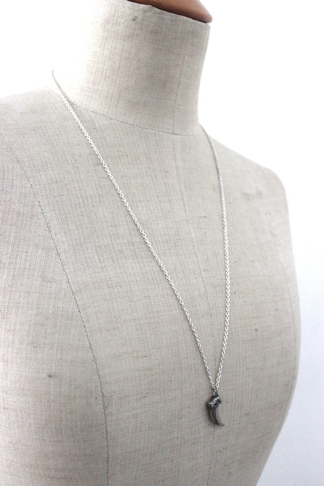 Coyote Claw Necklace 02