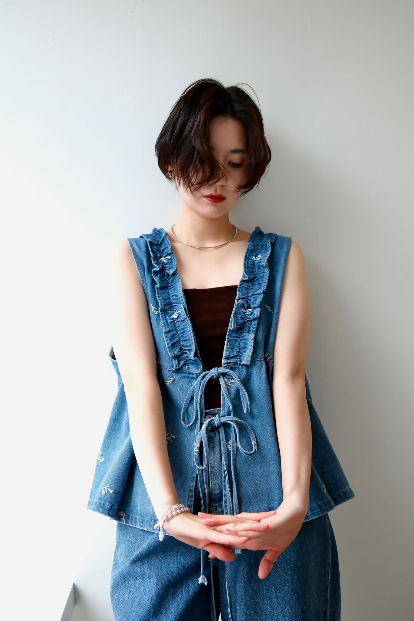Ruffled Embroidery Denim Vest フリルエンブロイダリーデニムベスト