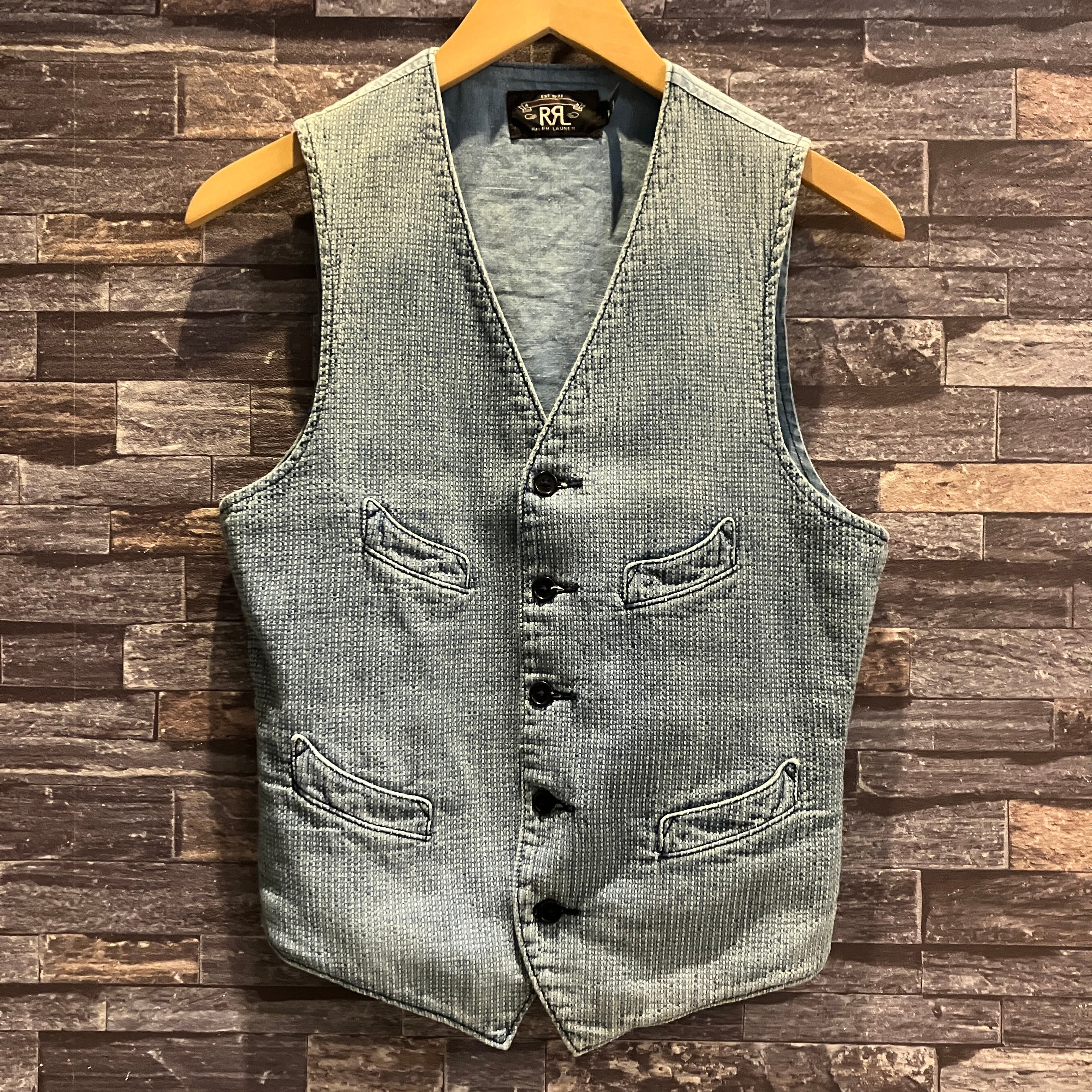VEST | safarionline