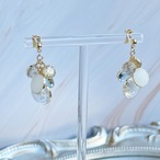透明感の美しい　小さなつぶつぶサークルピアス イヤリング  スノーブルー