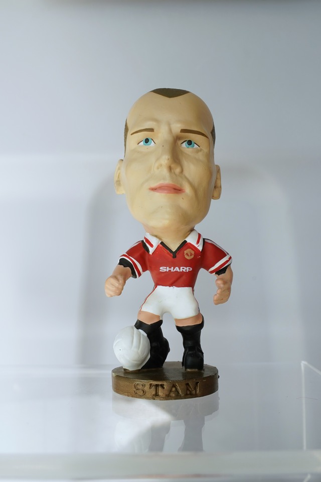 ヤープ・スタム (Jaap Stam) ⭐️⭐️⭐️⭐️☆ Corinthian ProStars “Manchester United” （コリンシアン プロスターズ マンチェスター・ユナイテッド） ゴールド台座 サッカーフィギュア No.6 Gold Base (1999年刻印／Collector No. CG065) Limited Edition Soccer Figure 約7〜8cm