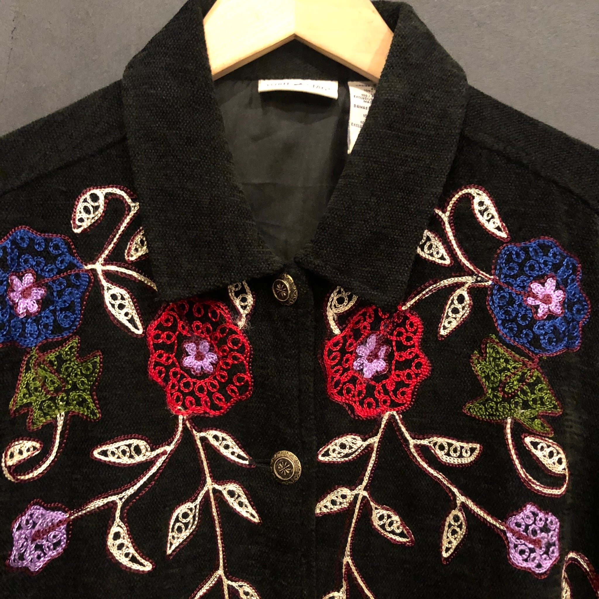 花刺繍のjacket | 黒BENZ