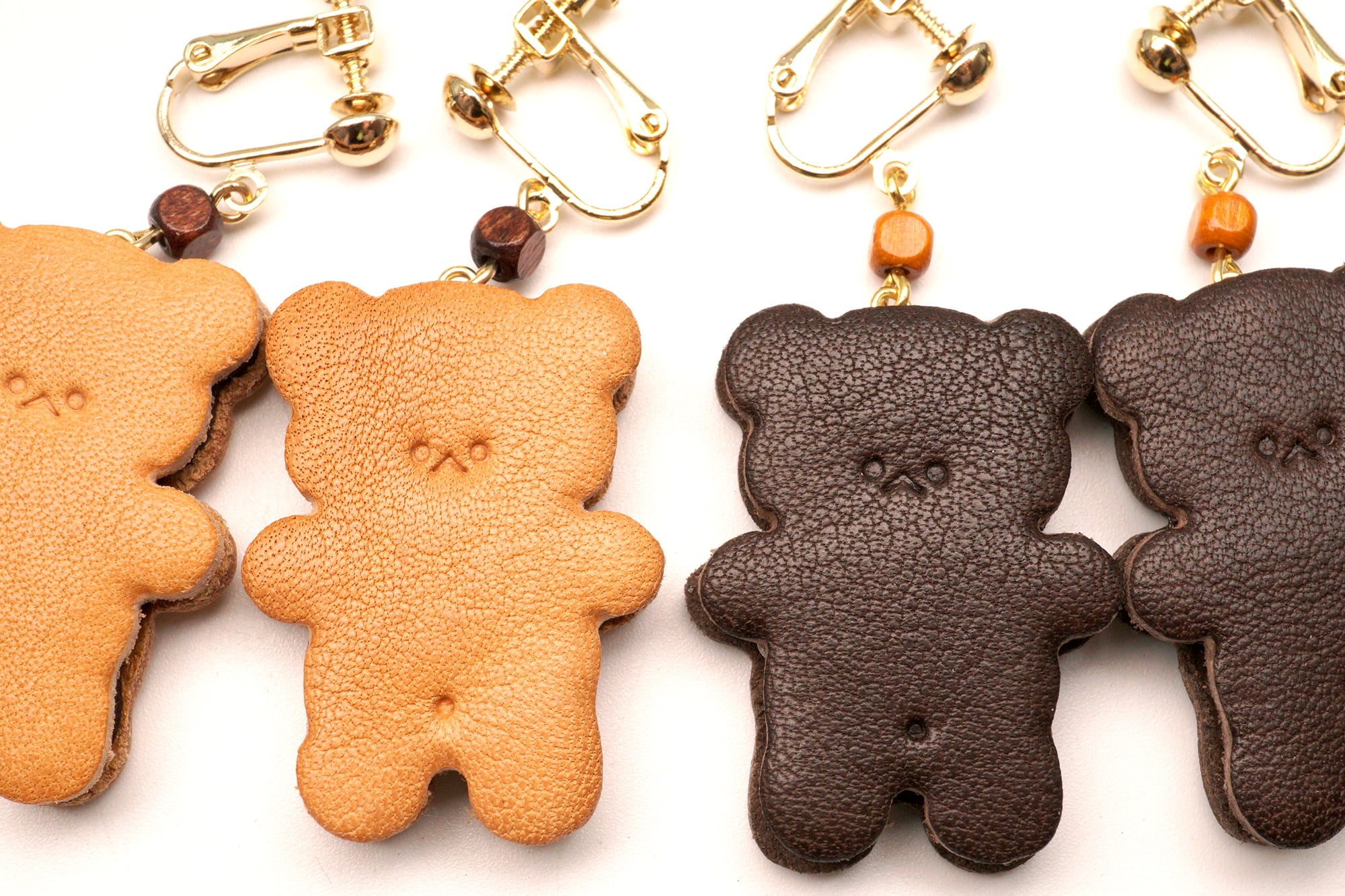 くまちゃんクッキーサンドのピアス＆イヤリング（牛革製）／お菓子な革