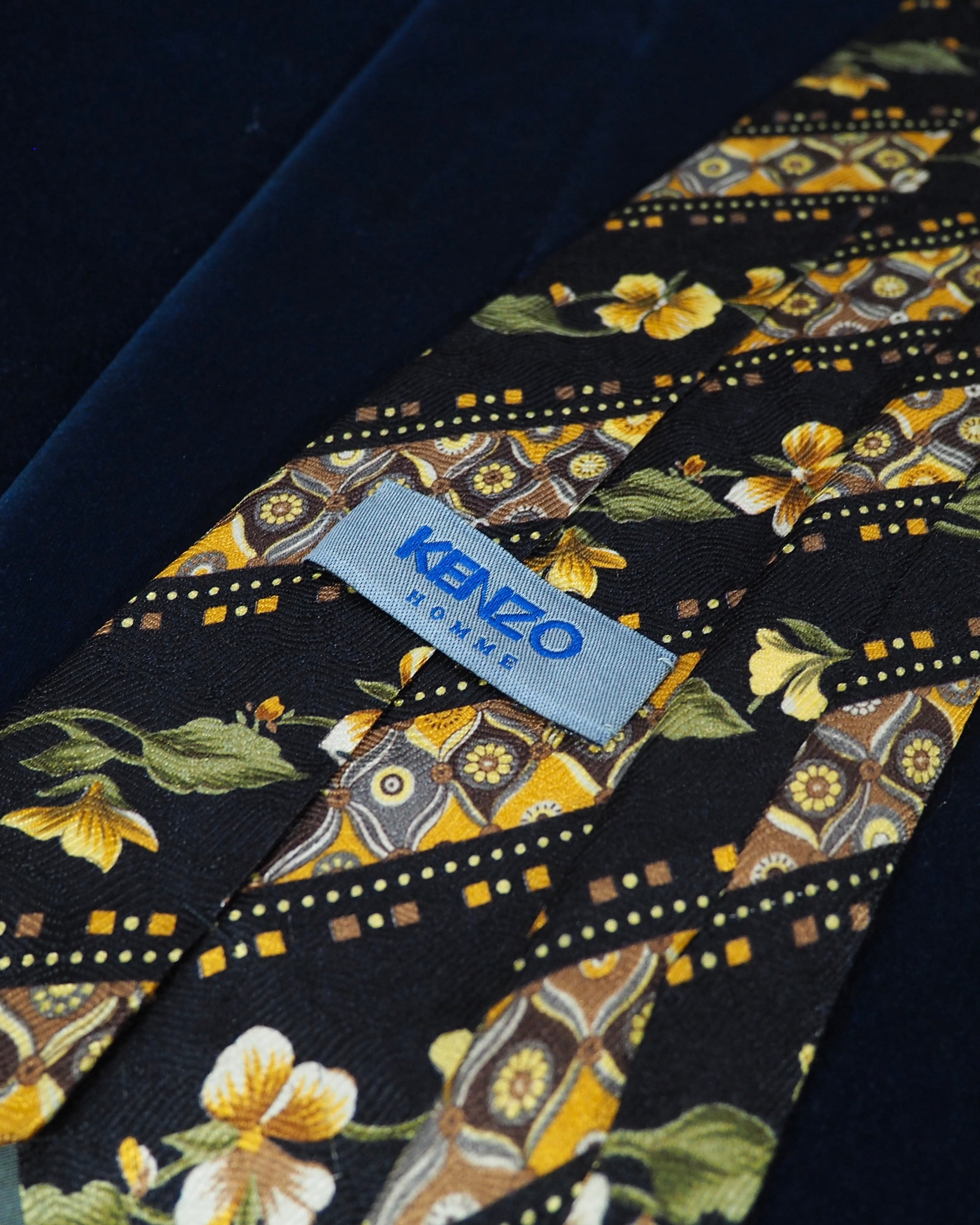 1990s " KENZO HOMME " Beautiful Luxury Flower All pattern vintage silk Tie