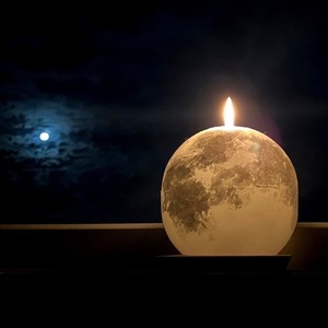 MOON CANDLE