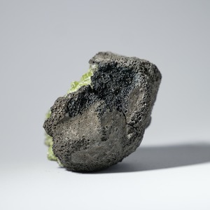 ペリドット オリビン カンラン石 / 原石 標本