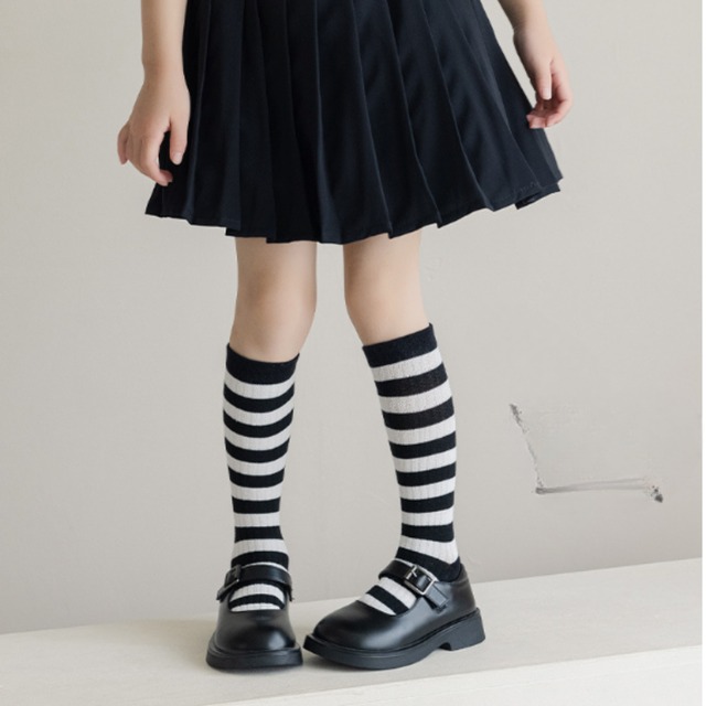 【即納】モノクロボーダーのハイソックス
