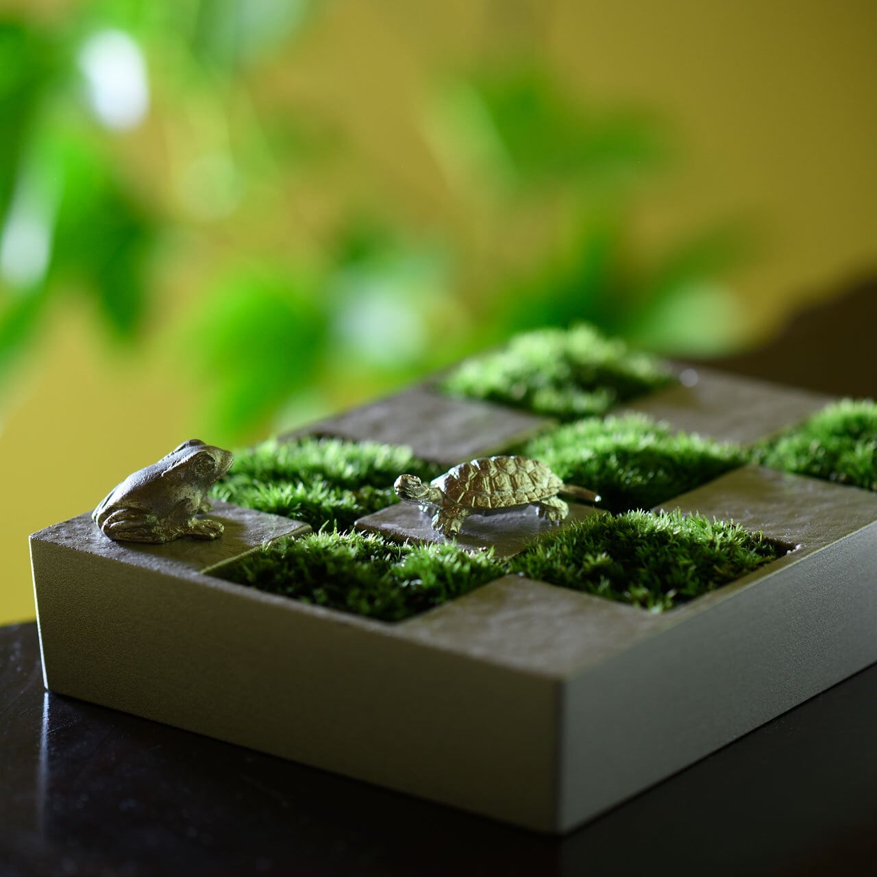 苔や生け花を楽しむ花器》市松庭園 花器 （ブラック／シルバー）｜銀雅