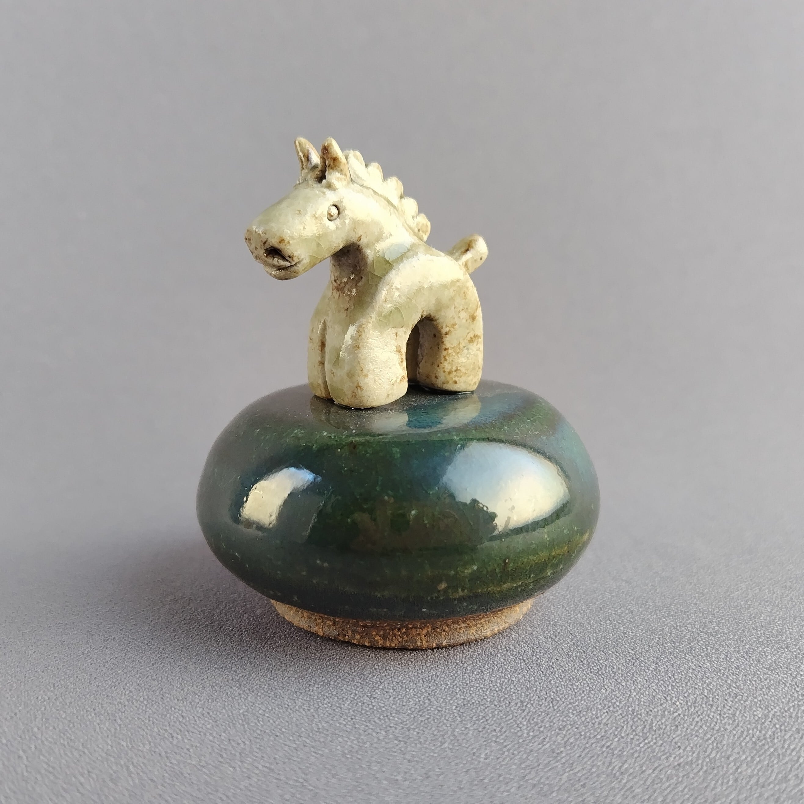 馬の置物 午年 干支 灰釉・緑釉 【商品番号：00839】 | やきもの實陶