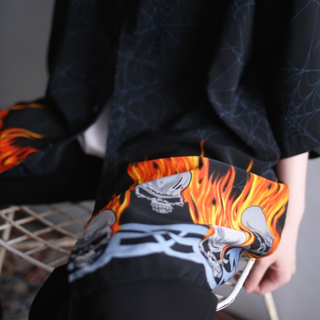 spiderweb and scull fire graphic loose h/s shirt