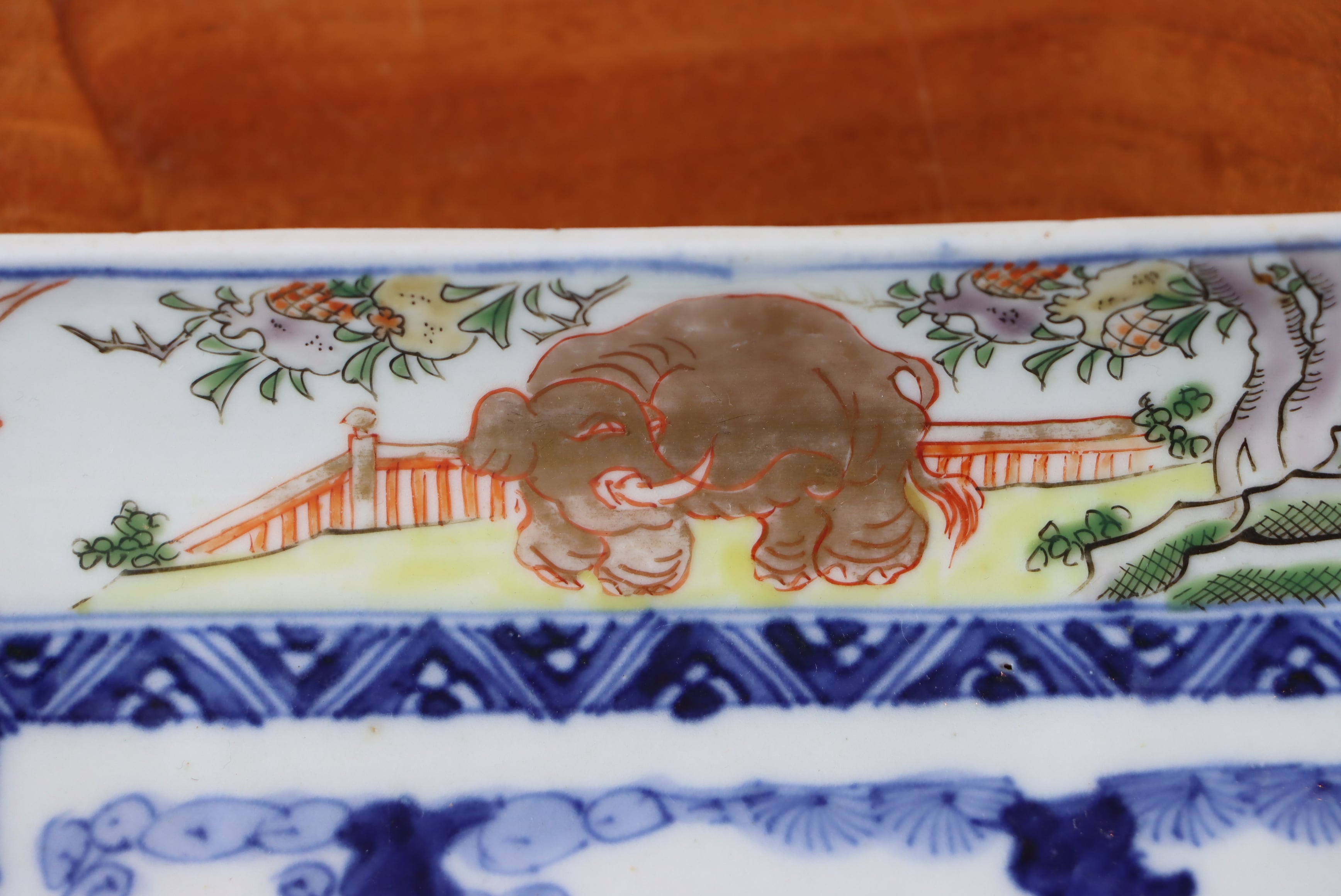 長皿 四枚組 伊万里焼 色絵 象文 | (有)新原美術 長皿 四枚組 伊万里焼 色絵 象文 | (有)新原美術