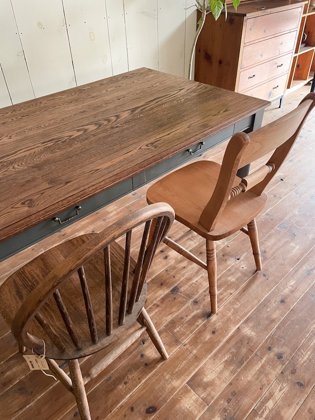 オーク材ターンドレッグダイニングテーブル “真鍮くつ下”(アンティーク調ろくろ足テーブル) W1400〜2400 4〜8人掛け 引き出しダイニングテーブル