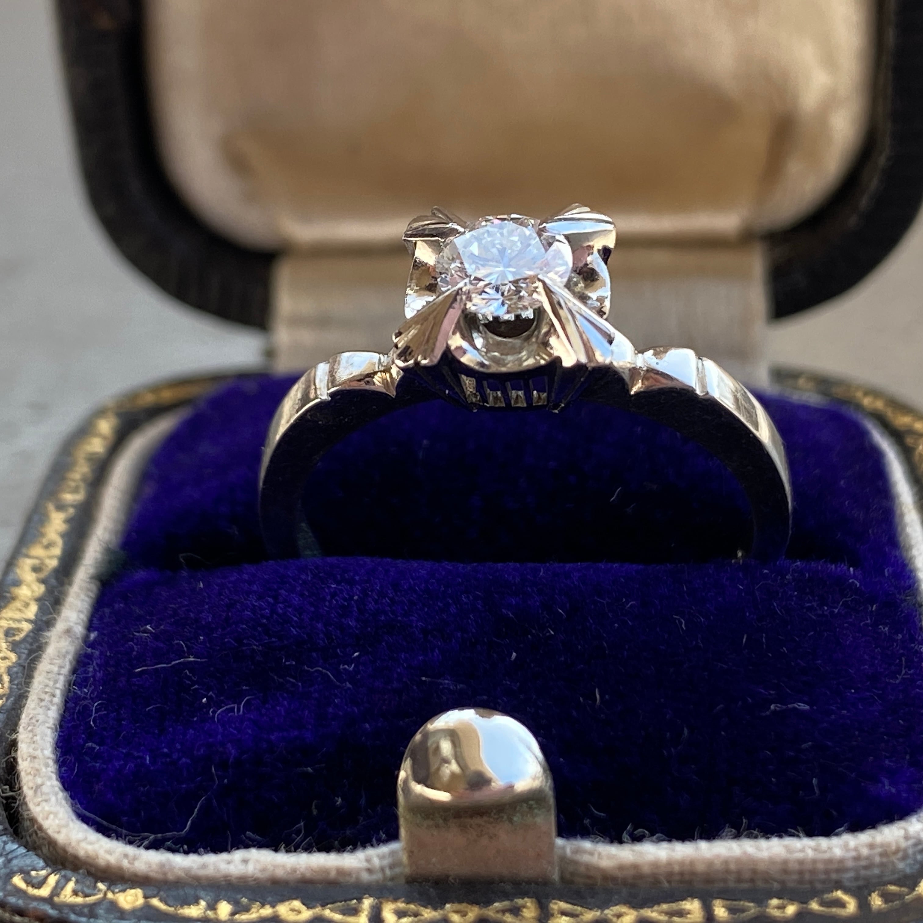 ヴィンテージ Ptにダイヤモンド三分石鬼爪リング