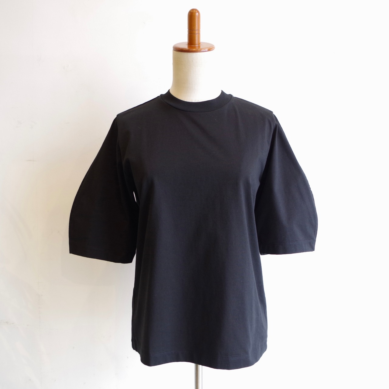 LOEFF Women's Crescent Sleeve Tee