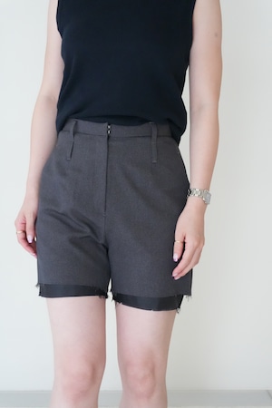 used " DICH HENDERSON " short pants