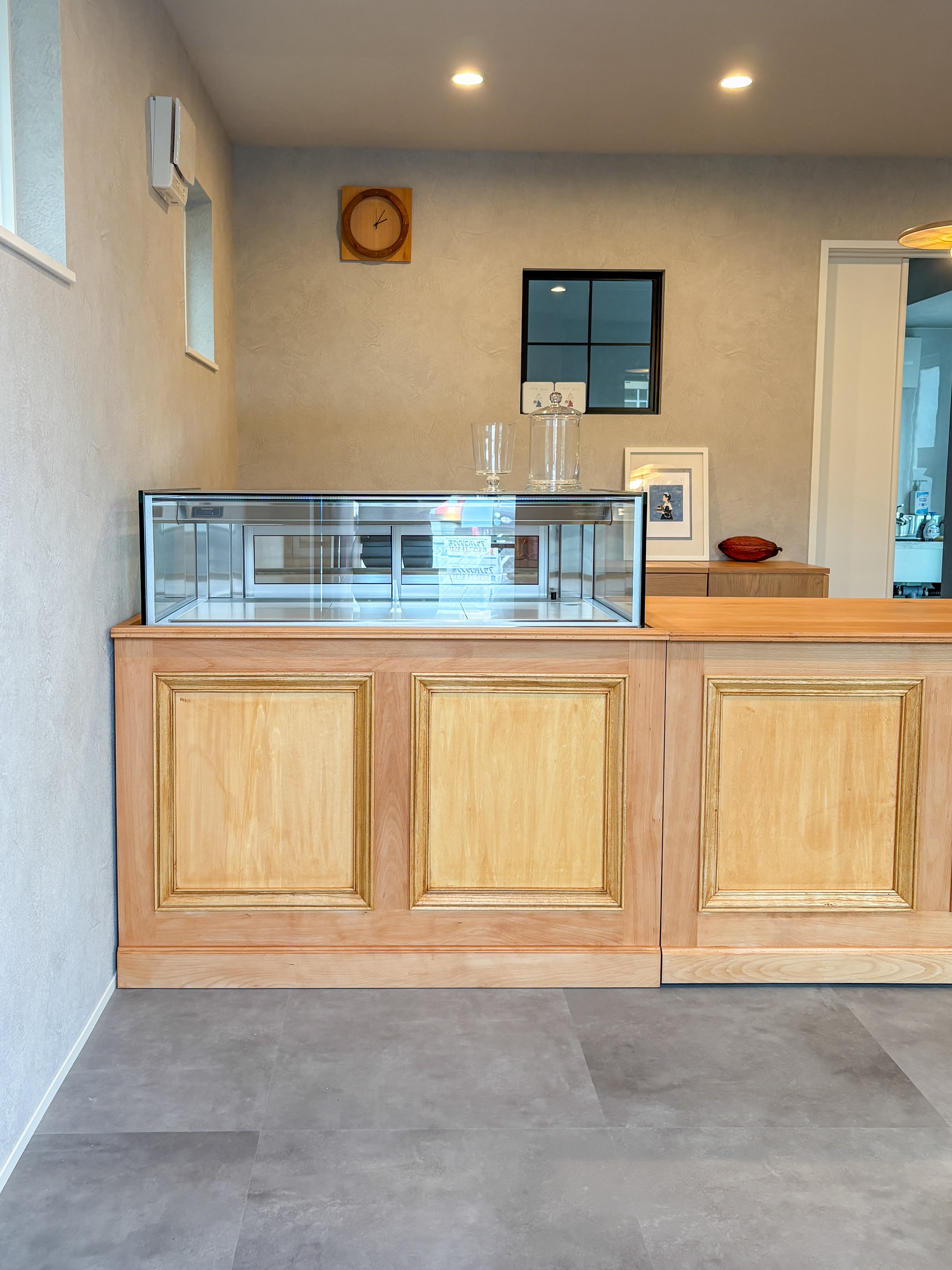 店舗カウンター  ショーケース  キッチンカウンター スイーツ店向け冷蔵ショーケースカウンターブラックW2100@大阪東京名古屋