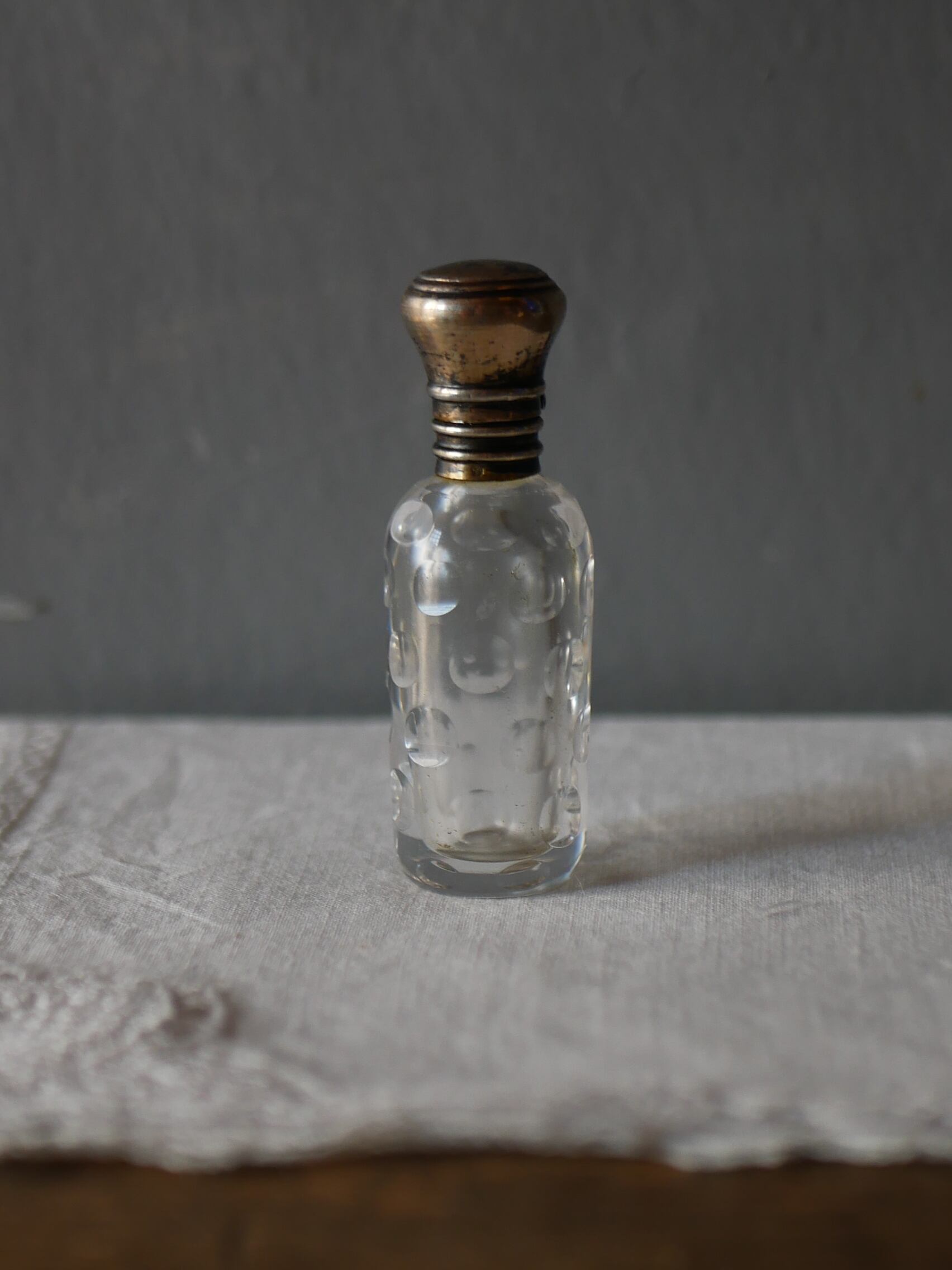 純銀製の蓋 小さなガラスの香水瓶 フランスアンティーク アンティークのある暮らし