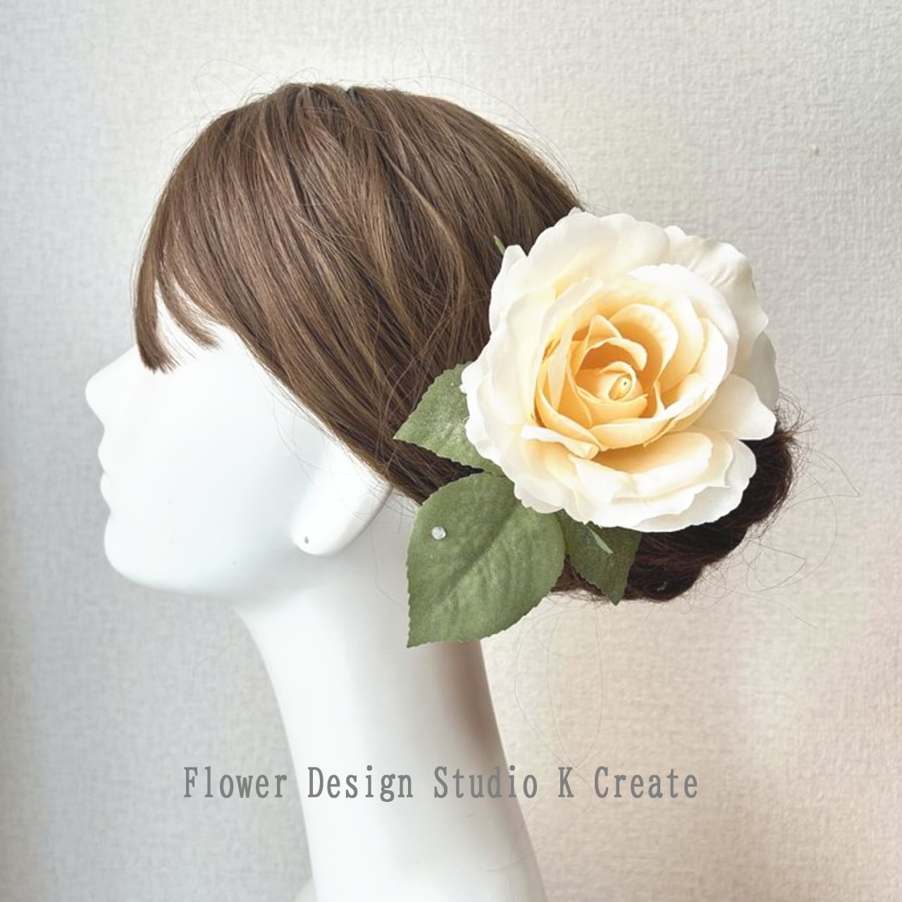 エクリュカラーのバラと葉っぱの髪飾り フラメンコ バレエ 花径12cm エクリュ アイボリー 薔薇 ダンス フローレス 頭飾り 花飾り
