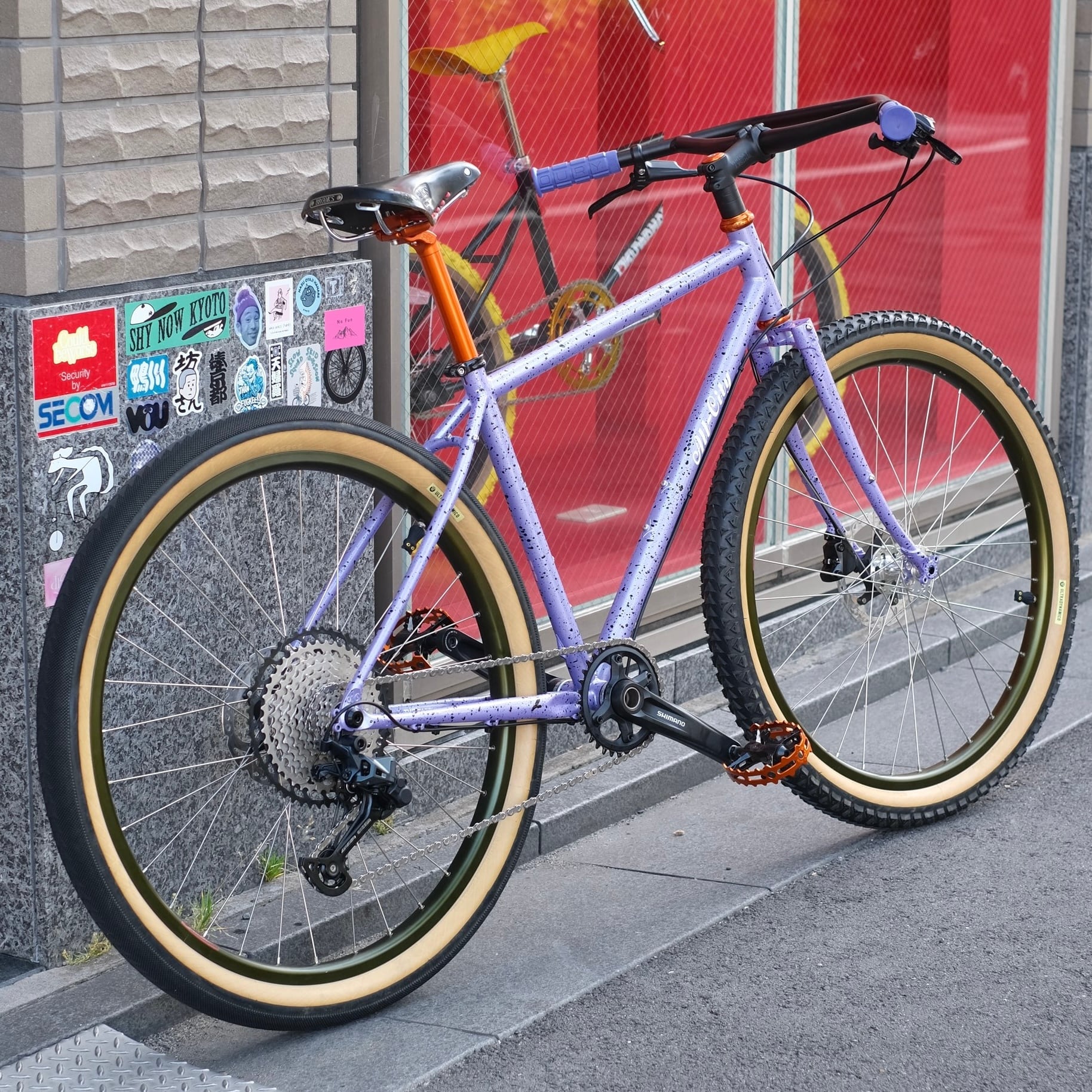 ULTRADYNAMICO】CAVA JFF TIRE (BK/TAN) | Humhumhug Online Shop