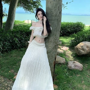 ロングドレス レディース トップス ロングスカートセット オフショルダー フリルトップ ウエスト露出 プリーツロングスカート ホワイト ビーチリゾートセットアップDQ2-XBN6-238-88170880
