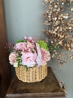 ☆GWお届け母の日*カーネーションのpetitアレンジメント5800円☆本州送料込