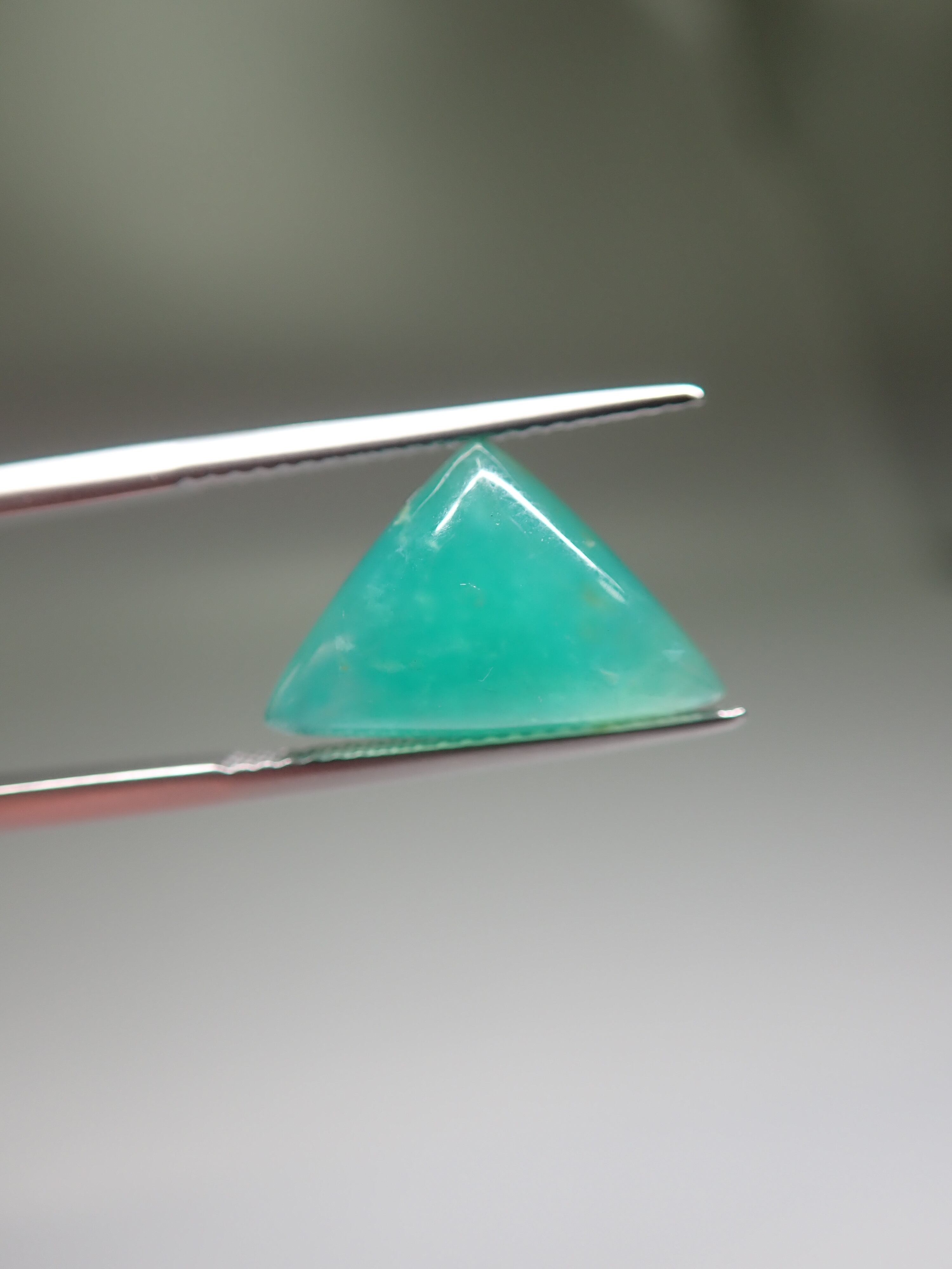 オパール 三角形 青緑の遊色効果あり　未使用品　箱付き オパール 三角形 青緑の遊色効果あり 未使用品 箱付き 【公式通販】