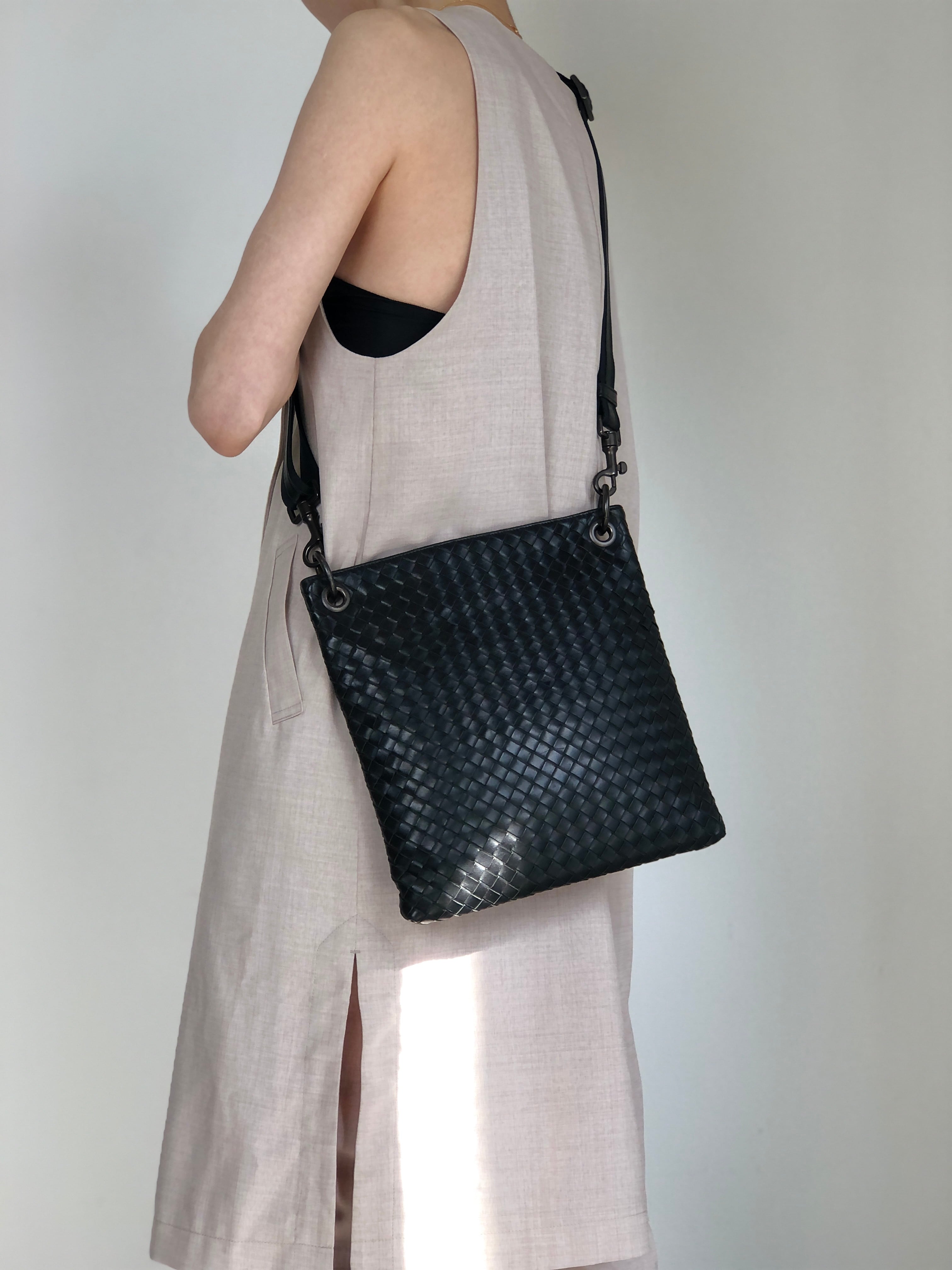 Bottega Veneta ボッテガ・ヴェネタ ショルダーバッグ ブラック