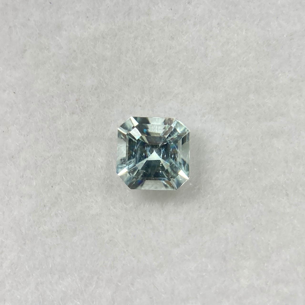 トルマリンの角砂糖  約3.6mm*3.6mm H2.8mm r-0408