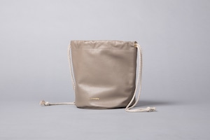 （紐グレージュ）enricheveryday Everyday shoulder BAG／GREIGE （巾着ショルダーバッグ／グレージュ ）